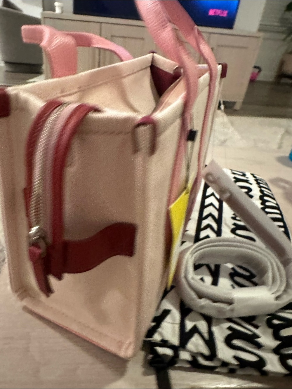 BRAND NEW Marc Jacobs The Wavy Medium Tote with Pink Leather Trim - Picture 9 of 15